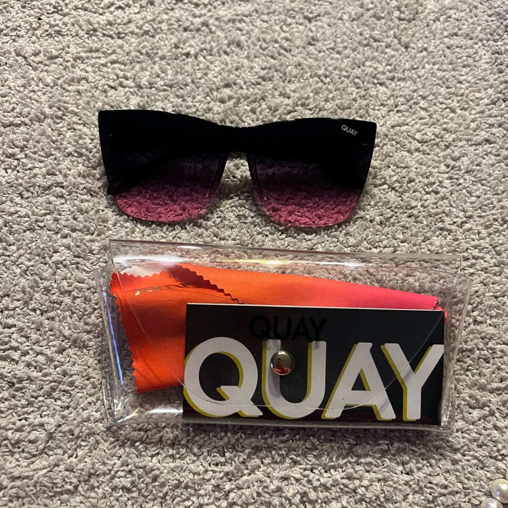 New never worn Quay Australia Come Thru sunglasses